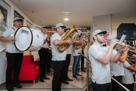 Slavnostna seja. Ob prihodu so igrali šmarski godbeniki. 